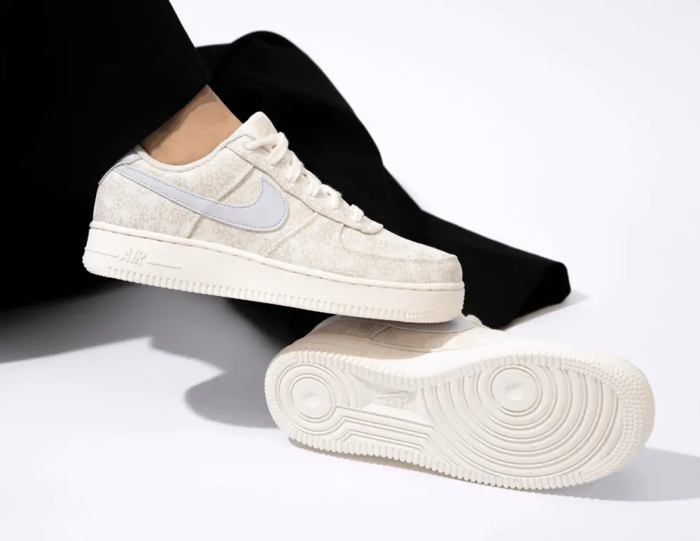 Alternative view of Giày Nike Air Force 1 '07 SE Jacquard 'Floral Embroidery' DR6402-900