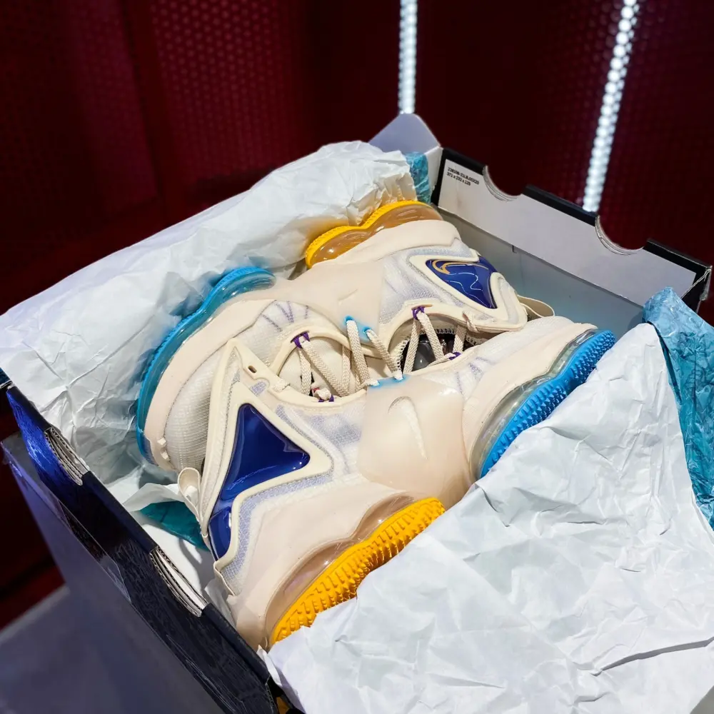 Giày Nike LeBron 19 'Minneapolis Lakers' DC9339-200 - Ảnh 4