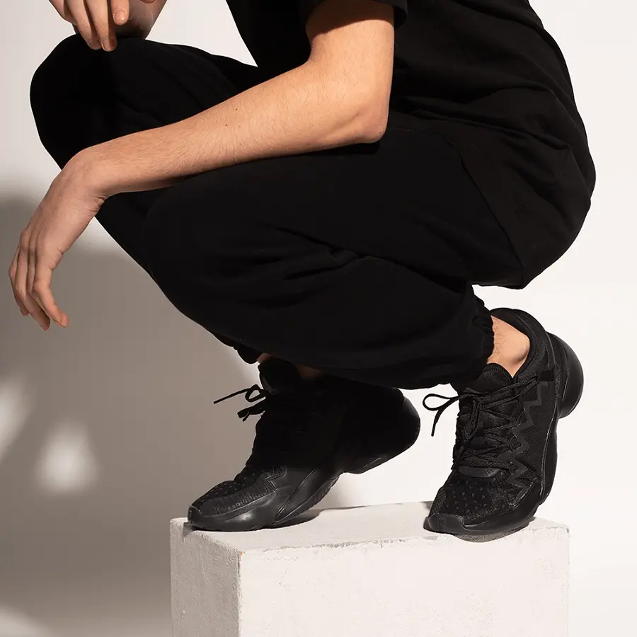 Alternative view of Giày Adidas D.O.N. Issue #2 Pharrell 'Triple Black' GX0041