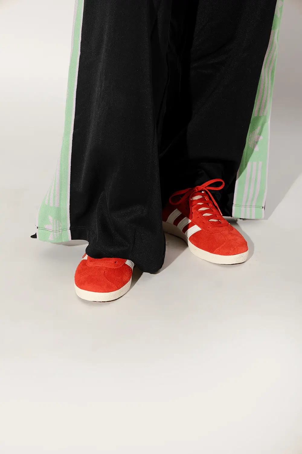 Alternative view of Giày Adidas Originals Gazelle 'Preloved Red' GY7339