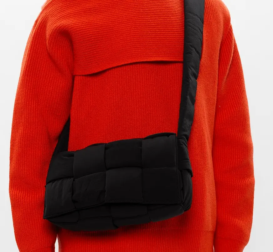 Alternative view of Túi Bottega Veneta The Padded Tech Cassette Bag 628951-VBO81-8803