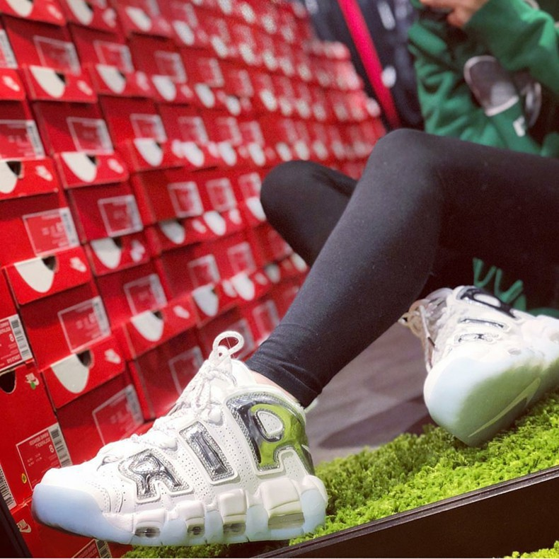 Giày Nike Wmns Air More Uptempo 'Chrome' 917593-100 - Ảnh 3