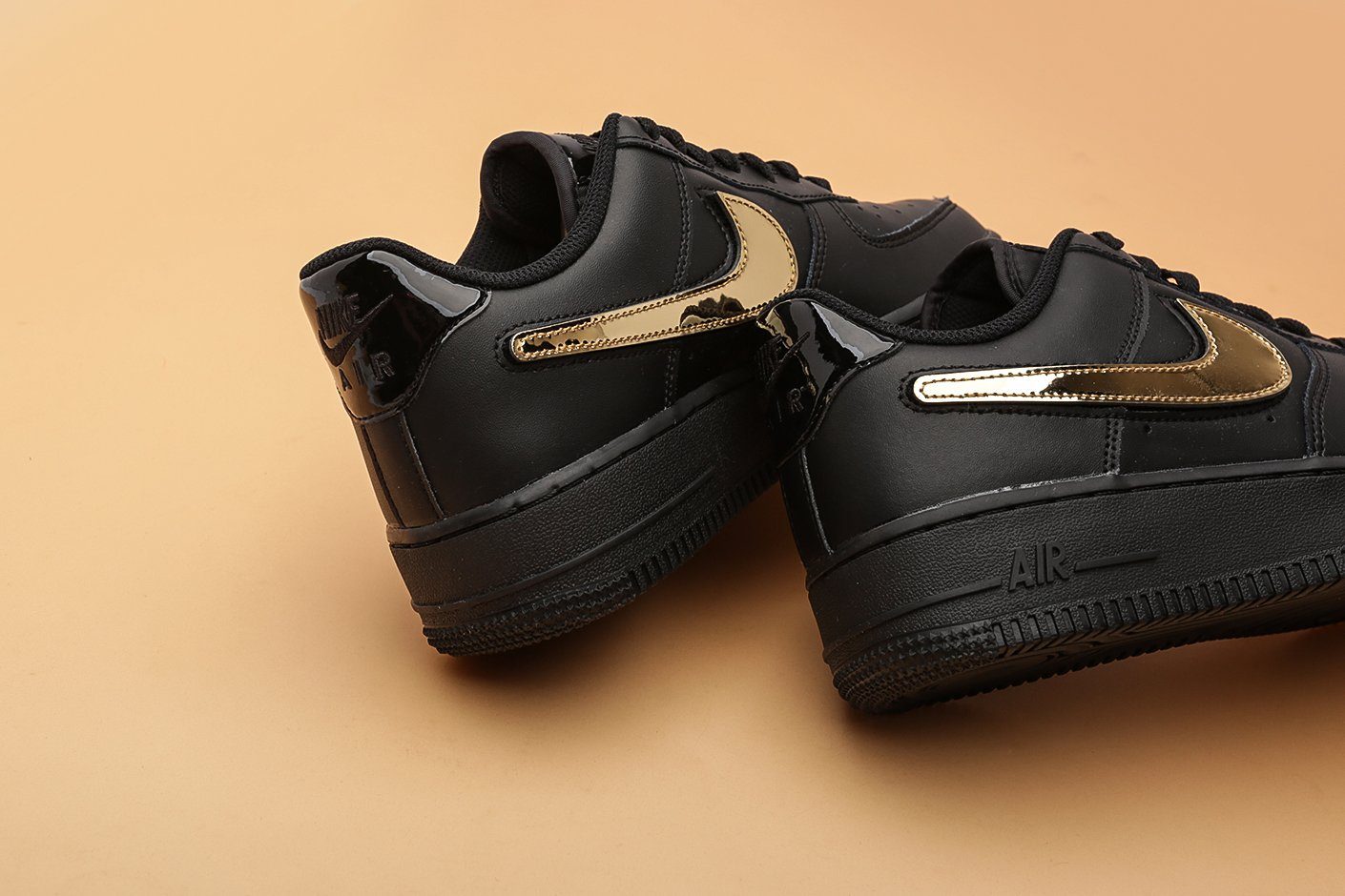Giày Nike Air Force 1 'Black Metallic Gold Removable' CT2252-001 - Ảnh 4