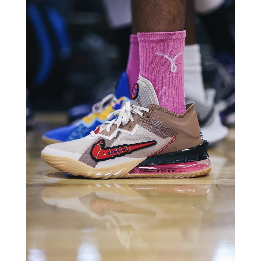 Giày Nike Space Jam x LeBron 18 Low EP 'Wile E. x Roadrunner' CV7564-401 - Ảnh 3