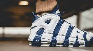 Alternative view of Giày Nike Air More Uptempo 2020 'Olympic' 414962-104
