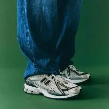 Alternative view of Giày New Balance 1906R 'White Navy Gold' M1906RG