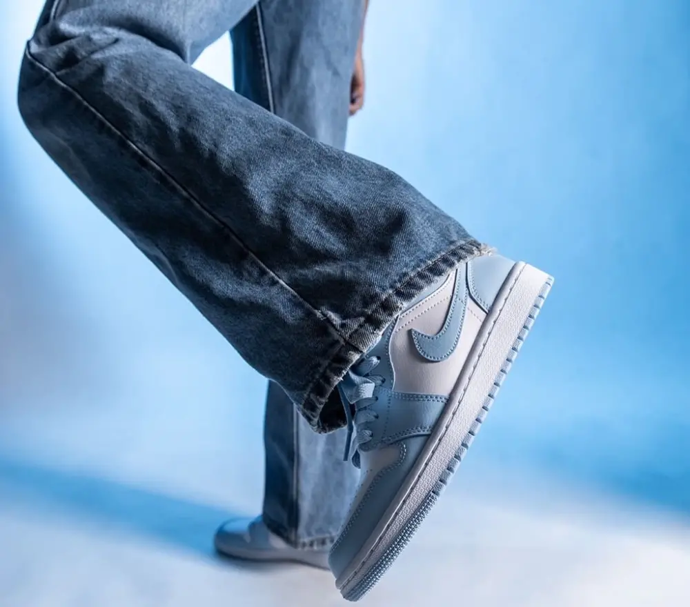 Alternative view of Giày Nike Air Jordan 1 Low 'Aluminum' DC0774-141