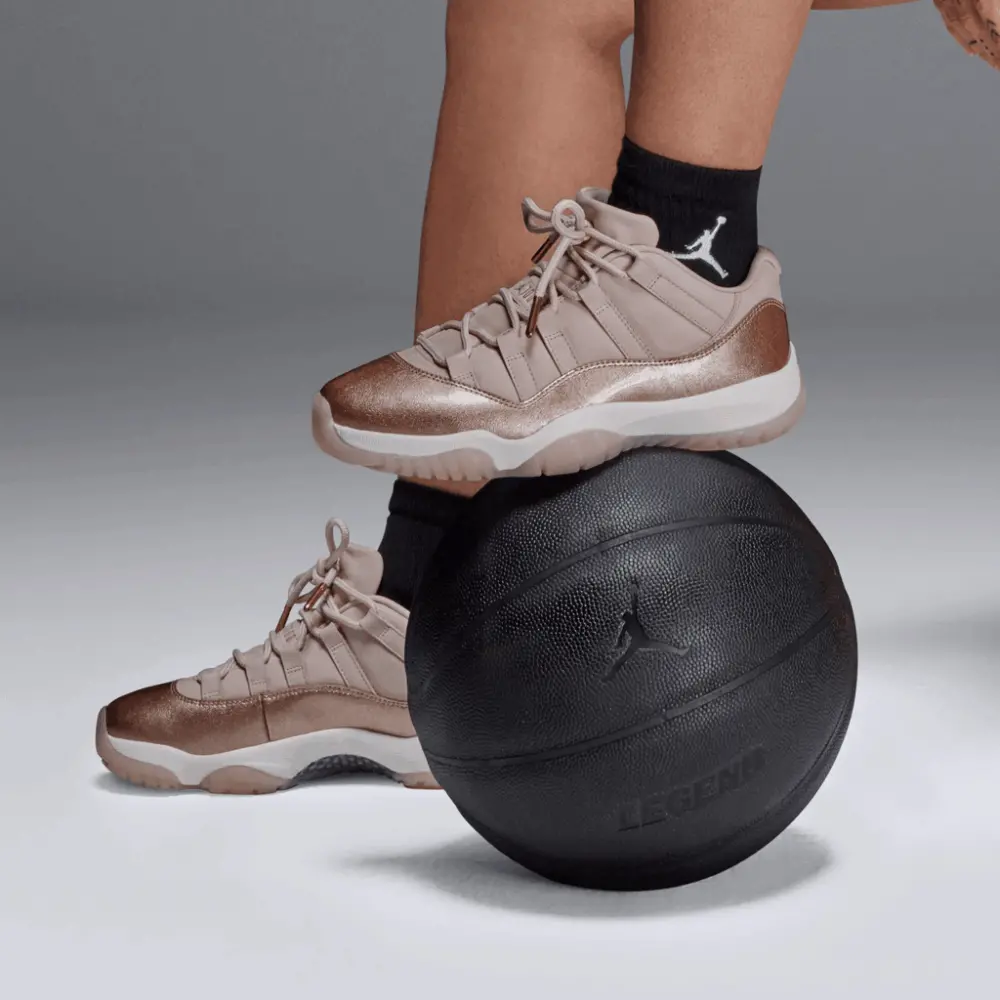 Giày Nike Wmns Air Jordan 11 Low 'Rose Gold' AH7860-105 - Ảnh 4
