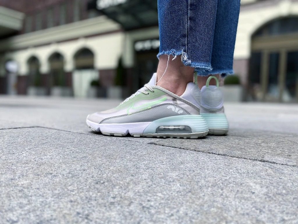 Giày Nike Air Max 2090 'Barely Volt' CT1091-001 - Ảnh 4