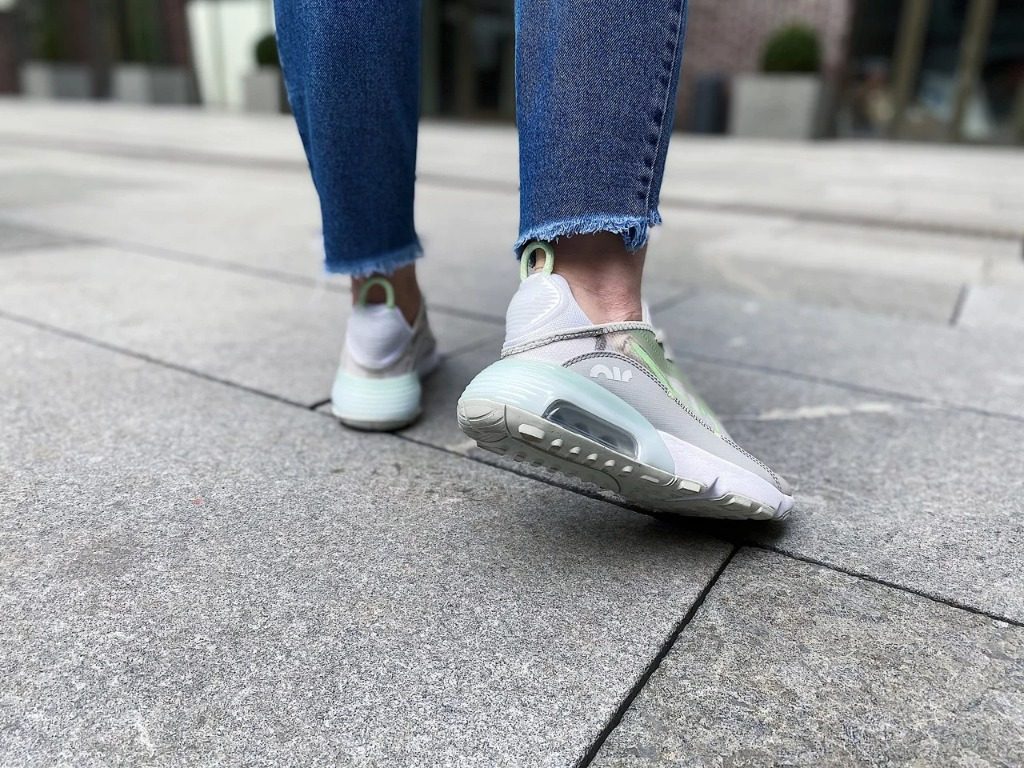 Giày Nike Air Max 2090 'Barely Volt' CT1091-001 - Ảnh 3