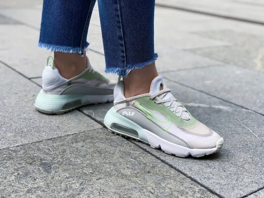 Alternative view of Giày Nike Air Max 2090 'Barely Volt' CT1091-001