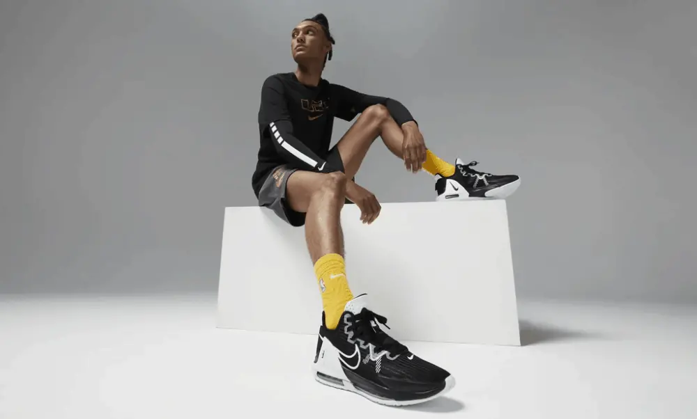 Alternative view of Giày Nike LeBron Witness 6 Team 'Black' DO9843-002