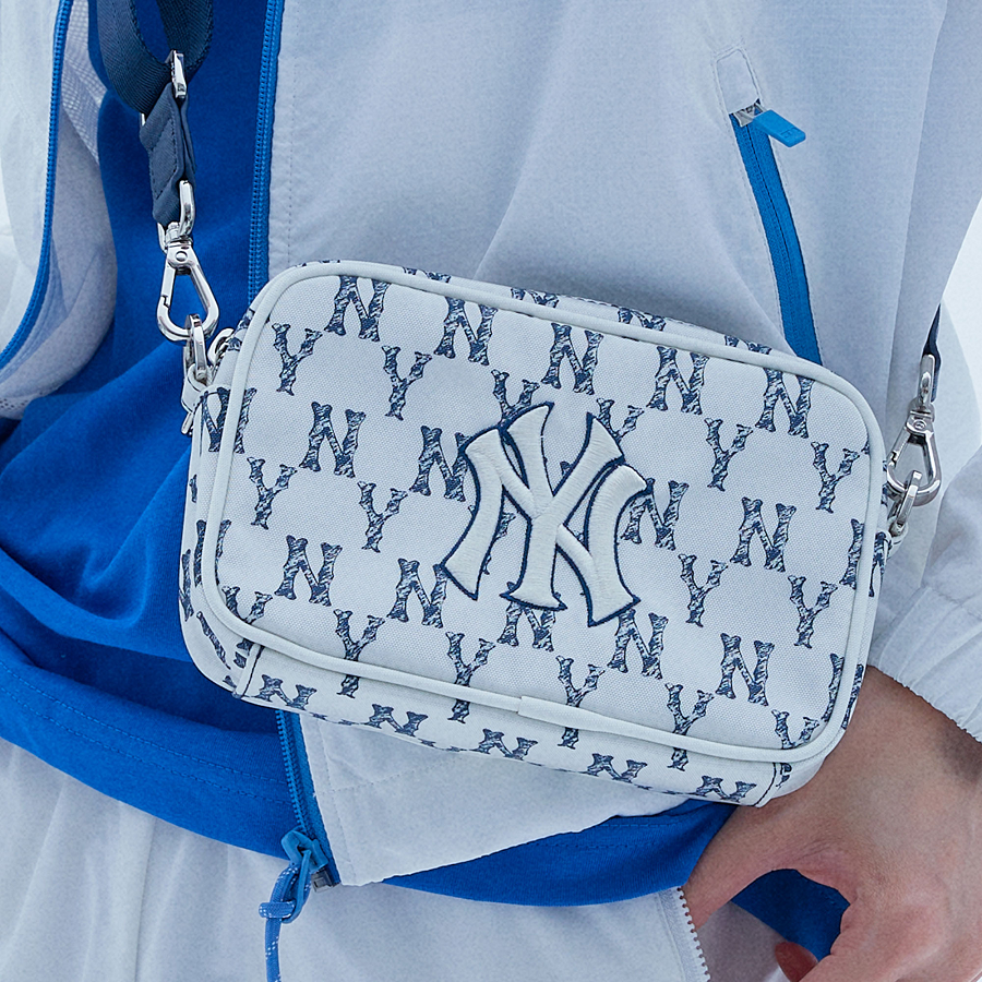 Túi MLB Monogram Crayon New York Yankees ‘White’ 32BGDR111-50N - Ảnh 4