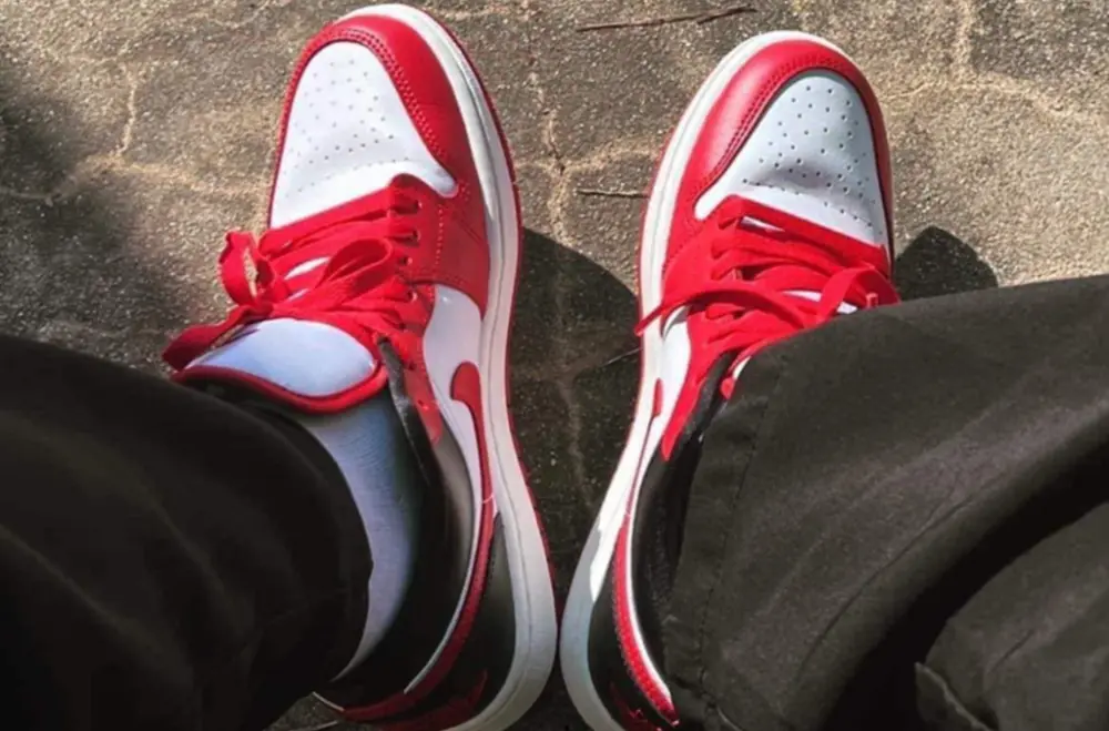 Giày Nike Air Jordan 1 Low Reverse 'Black Toe' DC0774-160 - Ảnh 5