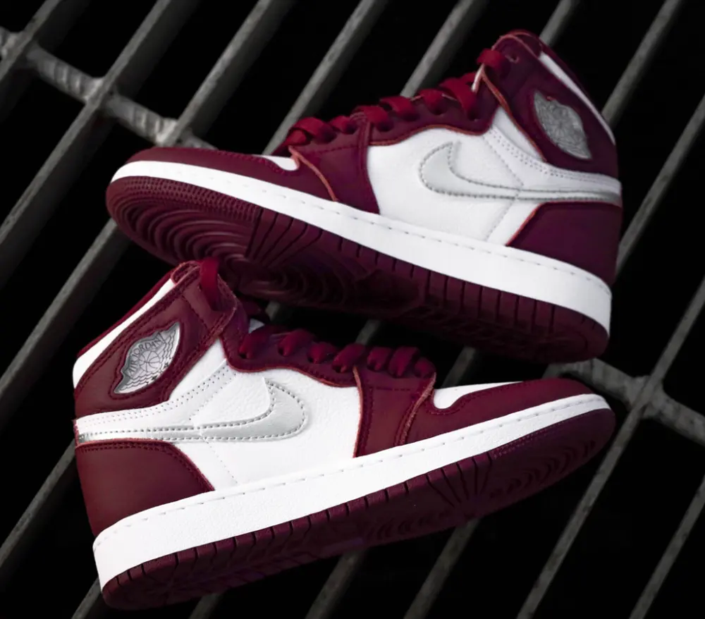Giày Nike Air Jordan 1 Retro High OG GS 'Bordeaux' 575441-611 - Ảnh 4