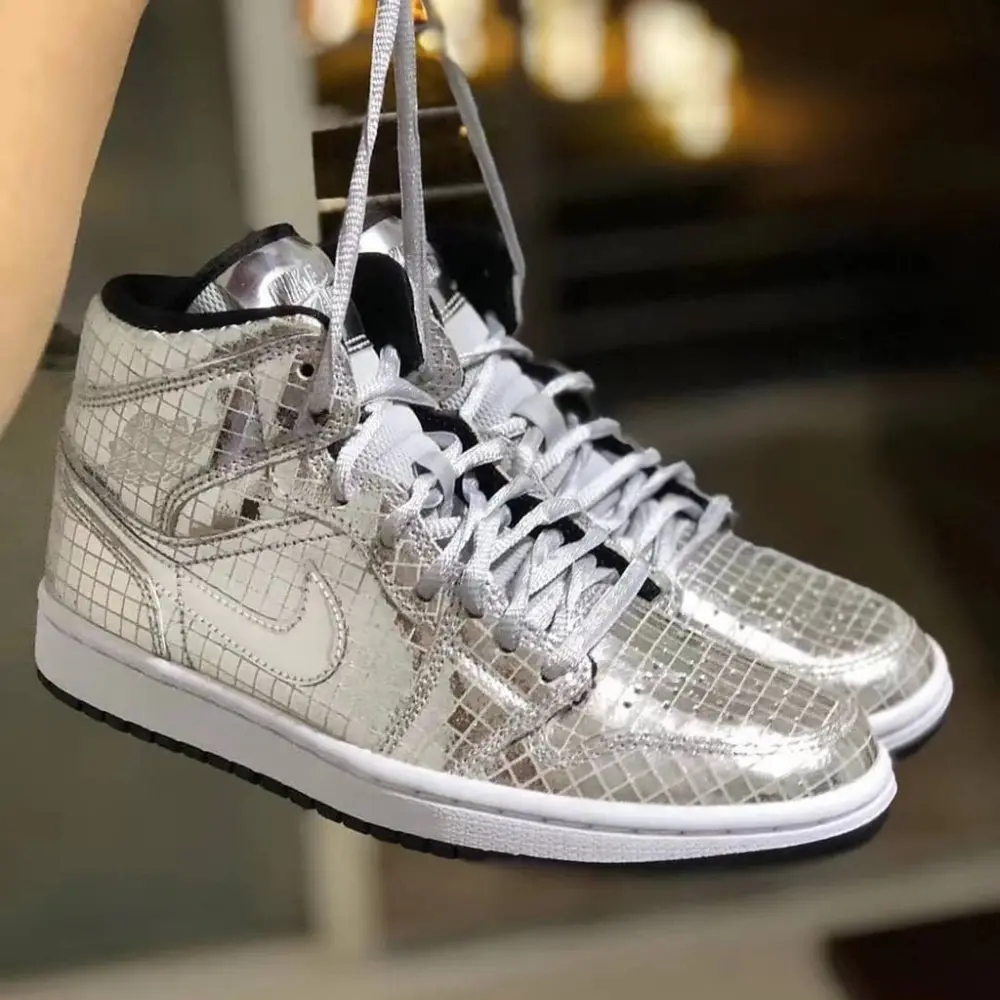 Alternative view of Giày Nike Wmns Air Jordan 1 Mid 'Disco Ball' CU9304-001
