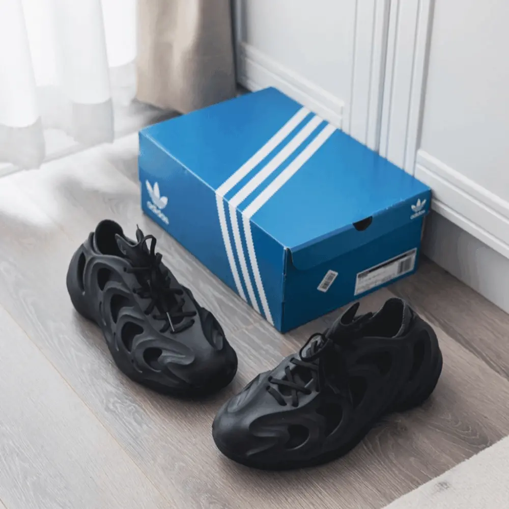 Alternative view of Giày Adidas AdiFOM Q 'Black Carbon' HP6586