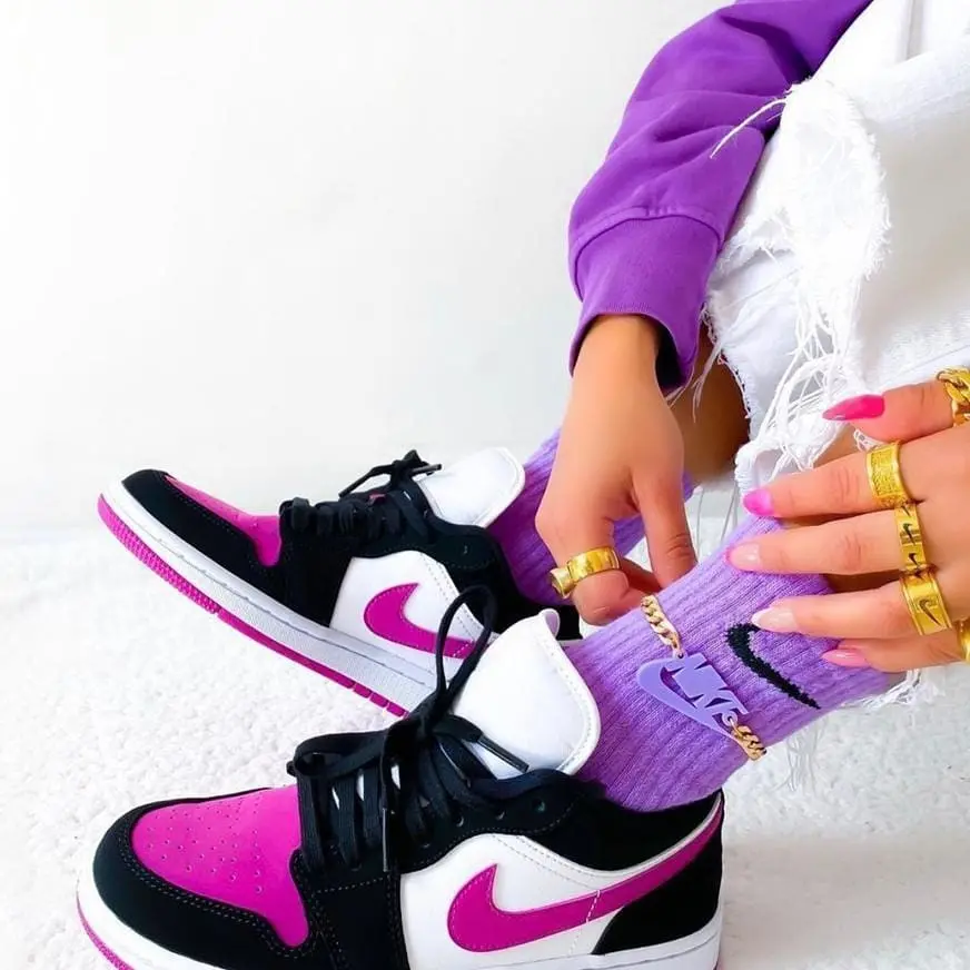 Alternative view of Giày Nike Wmns Air Jordan 1 'Black Cactus Flower' DC0774-005