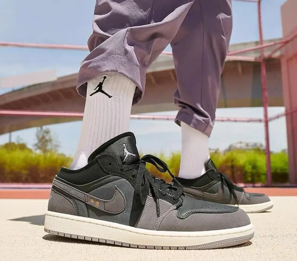Alternative view of Giày Nike Air Jordan 1 Low Craft Inside Out 'Black' DN1635-001