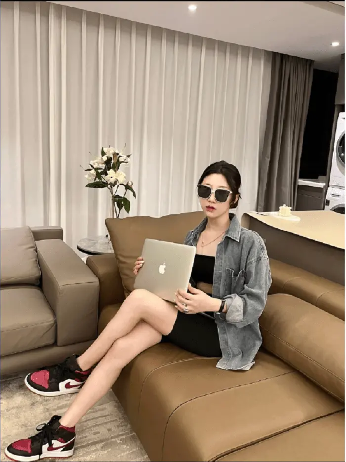 Giày Nike Air Jordan 1 Mid 'Bred Toe' 554725-066 - Ảnh 5