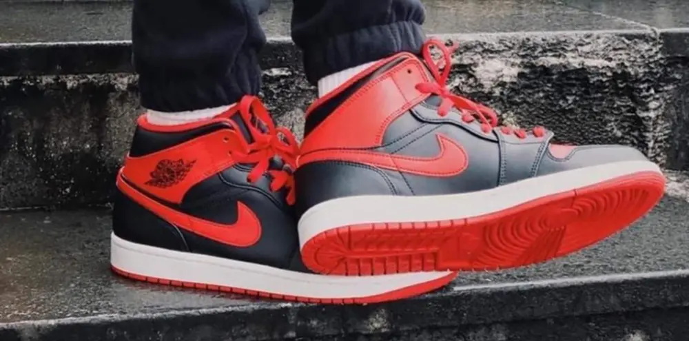 Giày Nike Air Jordan 1 Mid 'Alternate Bred' DQ8426-060 - Ảnh 5
