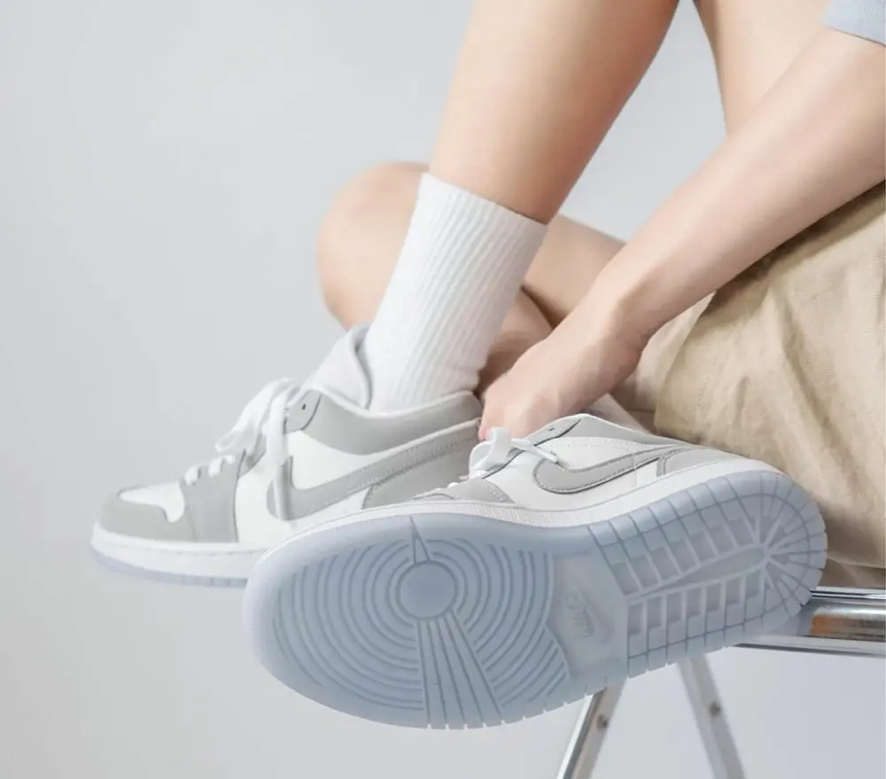 Giày Nike Wmns Air Jordan 1 Low 'White Wolf Grey' DC0774-105 - Ảnh 4