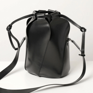 Alternative view of Túi Chloe' Black Bucket Bag CHC21AS401F14-001