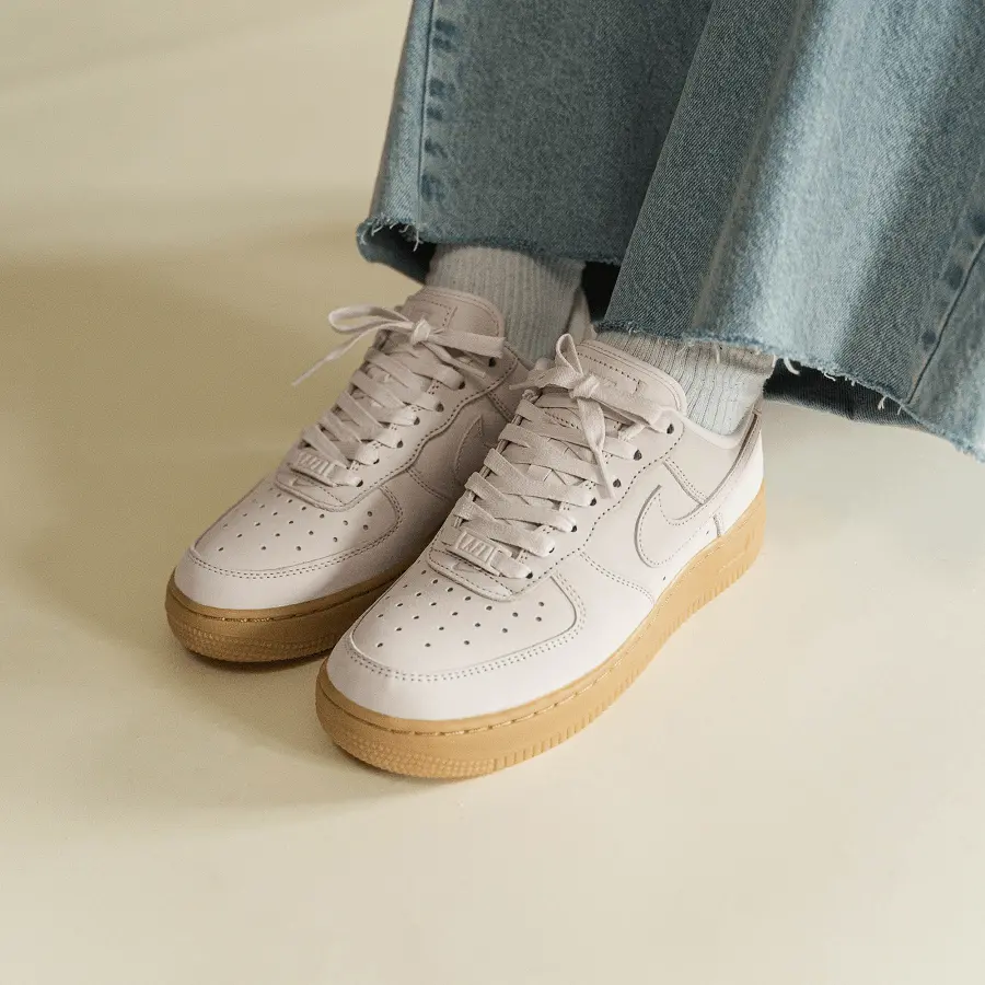 Alternative view of Giày Nike Air Force 1 Premium 'Pearl Pink Gum' DR9503-601