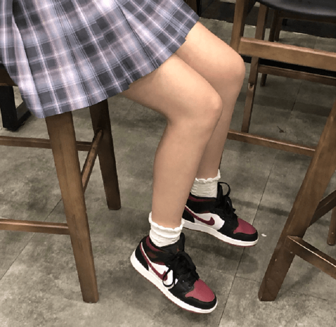 Giày Nike Air Jordan 1 Mid 'Bred Toe' 554725-066 - Ảnh 4