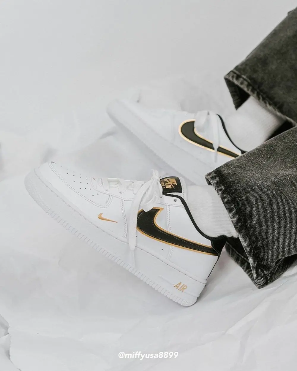 Alternative view of Giày Nike Air Force 1 Metallic Gold White DM3322-100
