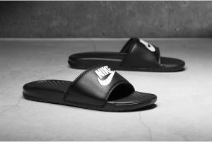 Alternative view of Dép Nike Benassi Slide 'Black' 343880-090