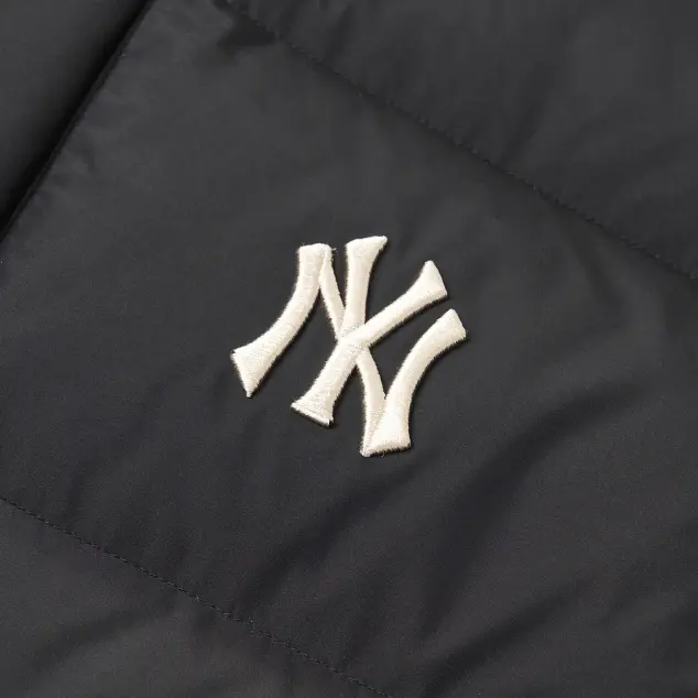 Áo MLB Megalogo Puffer Short Padded NY Yankees 3ADJB0116-50BKS - Ảnh 3