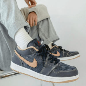Alternative view of Giày Nike Air Jordan 1 Low SE 'Denim' DH1259-400