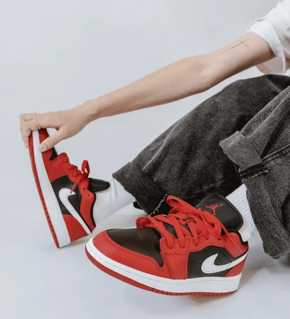 Giày Nike Air Jordan 1 Low GS 'Black Very Berry' 553560-061 - Ảnh 6
