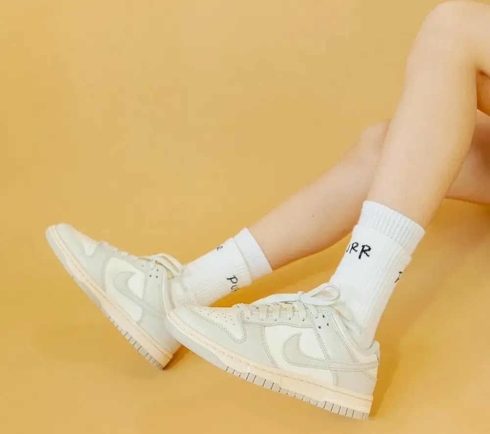 Alternative view of Giày Nike Wmns Dunk Low 'Light Bone' DD1503-107
