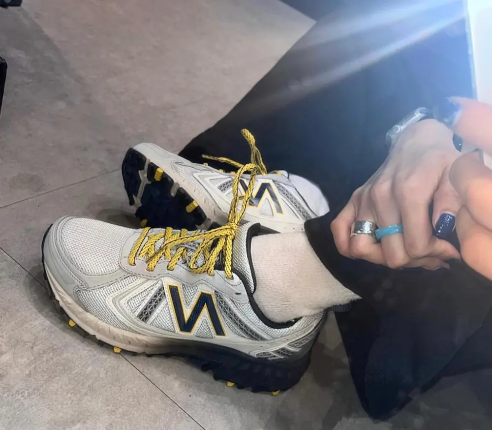 Giày New Balance 410v5 Ivory Yellow MT410IY5 - Ảnh 3