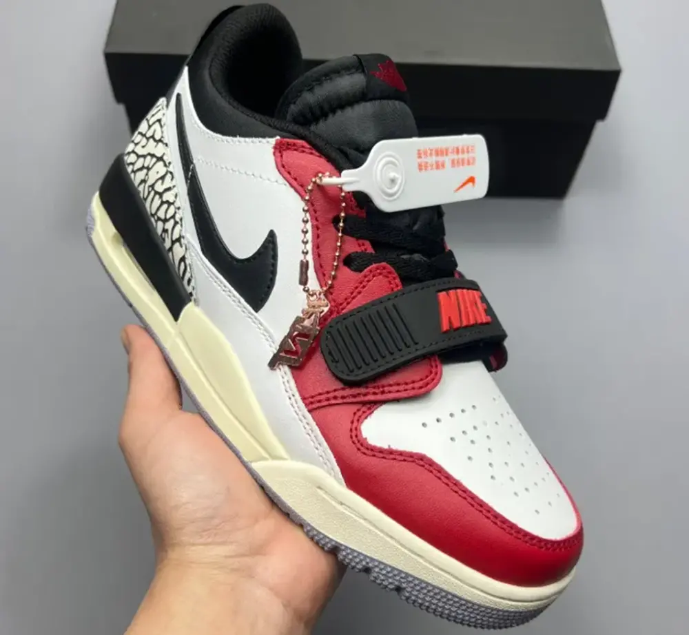 Alternative view of Giày Nike Air Jordan Legacy 312 Low 'Chicago' CD7069-106