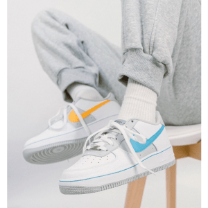 Alternative view of Giày Nike NBA x Air Force 1 GS ’75th Anniversary Spurs’ DJ9993-100