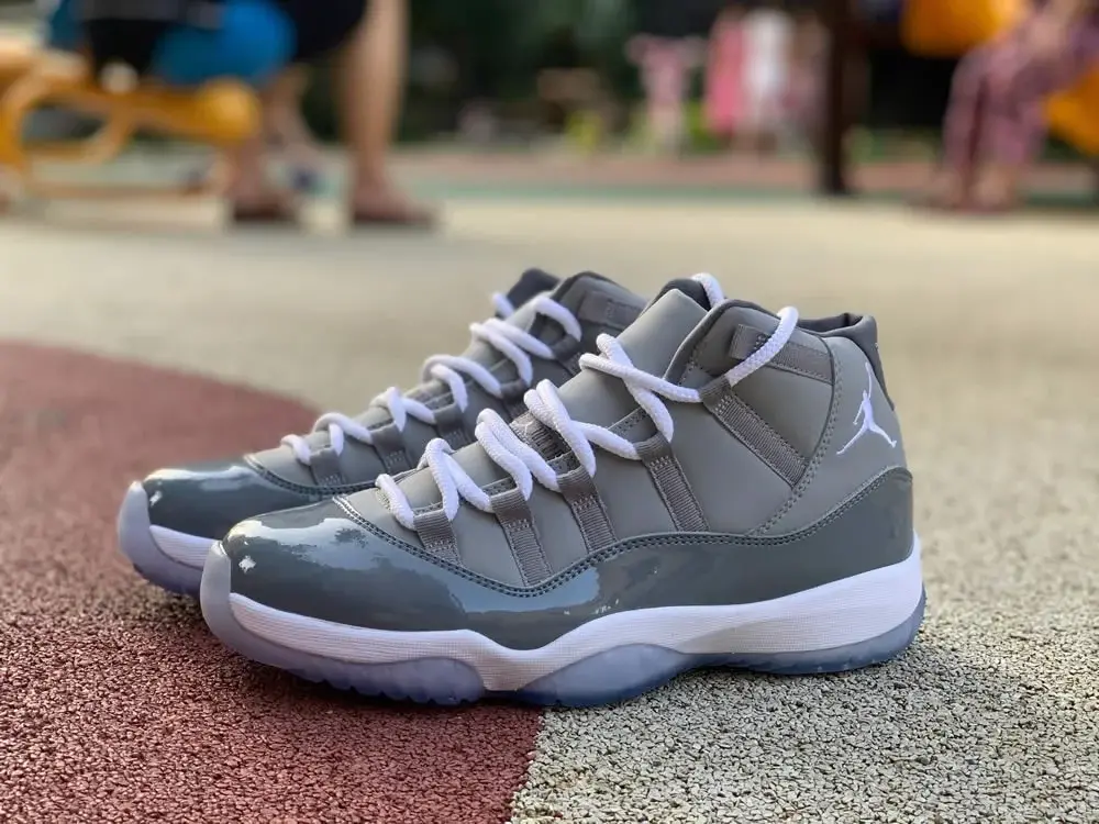 Alternative view of Giày Nike Air Jordan 11 Retro 'Cool Grey' 2010 378037-001
