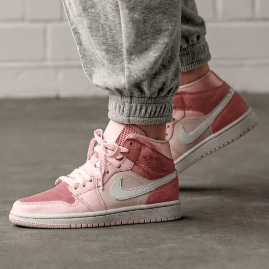 Alternative view of Giày Nike Air Jordan 1 Mid 'Digital Pink' CW5379-600