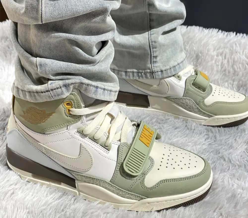 Alternative view of Giày Nike Air Jordan 'Year of the Rabbit' FD9909-111