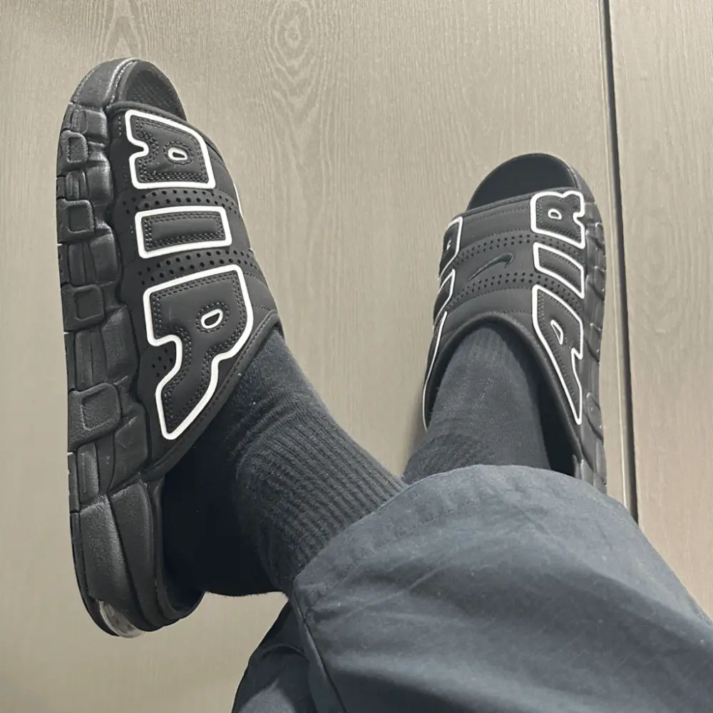 Alternative view of Dép Nike Air More Uptempo Slide 'Black White' DV2132-001