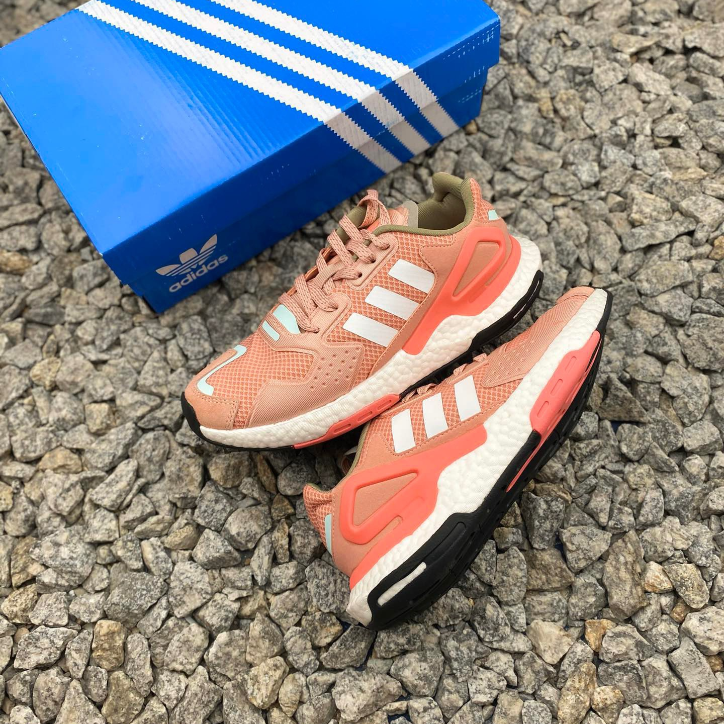 Giày Adidas Day Jogger 'Glow Pink' FW4828 - Ảnh 4