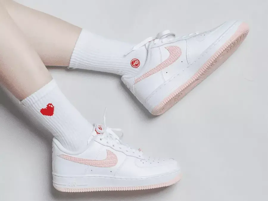 Alternative view of Giày Nike Air Force 1 Low VD 'Valentines Day' 2022 DQ9320-100