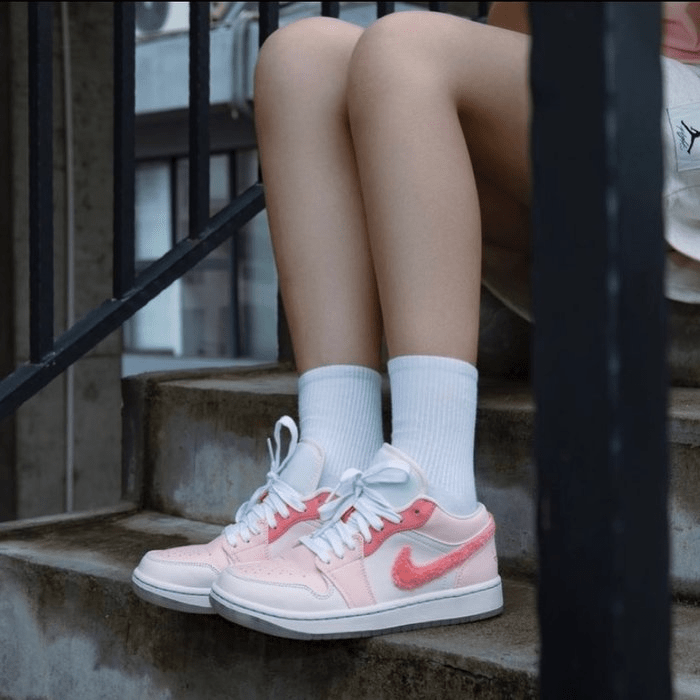 Giày Nike Wmns Air Jordan 1 Low SE 'Mighty Swooshers' DM5443-666 - Ảnh 2