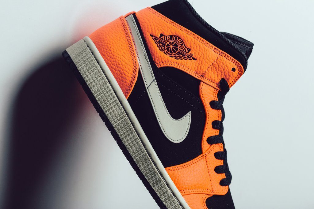 Giày Nike Air Jordan 1 Mid Black Cone 554724-062 - Ảnh 3