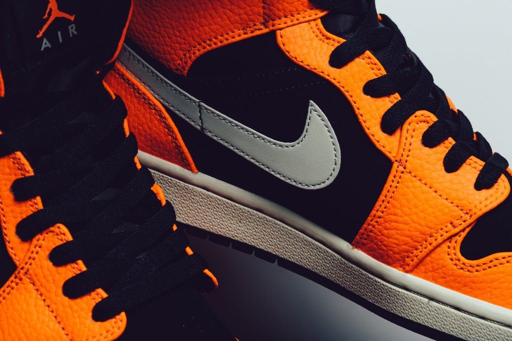 Giày Nike Air Jordan 1 Mid Black Cone 554724-062 - Ảnh 4