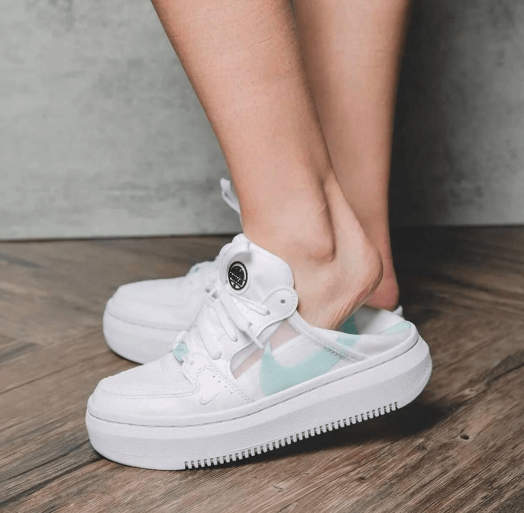 nike wmns court vision alta txt white light dew