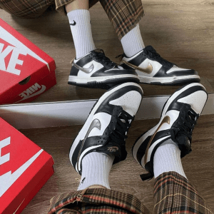 Alternative view of Giày Nike Dunk Low 'Black White Metallic' DH9764-001