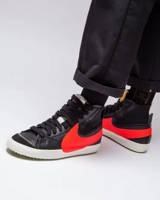 Alternative view of Giày Nike Blazer Mid '77 Jumbo 'Black Bright Crimson' DD3111-001